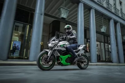 new 2024 kawasaki z7 hybrid motorcycle