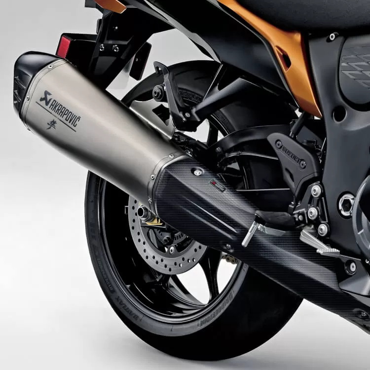 Thumbnail for Akrapovič silencers boost Suzuki Hayabusa